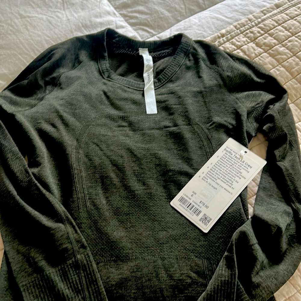 Brand new lulu size 6 swiftly tech crew army green
